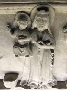 Cattedrale-Vergine col Bambino Sarcofago medievale