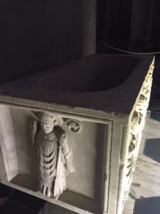 Cattedrale- Sarcofago,particolare S.Abondio